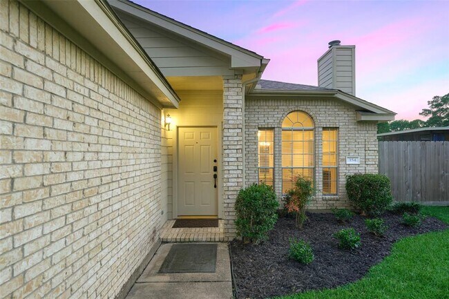 Building Photo - 354 Fantasy Ln