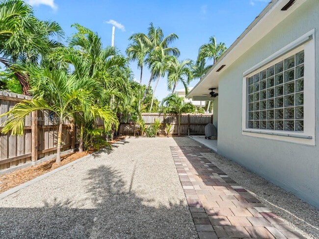 Building Photo - 6 SE Marlin Ave