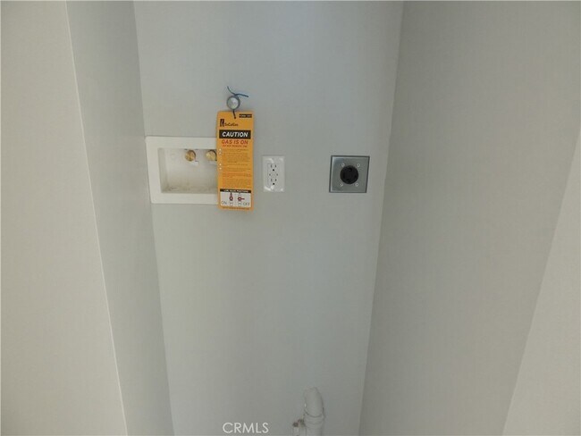 Building Photo - 22735 Del Valle St