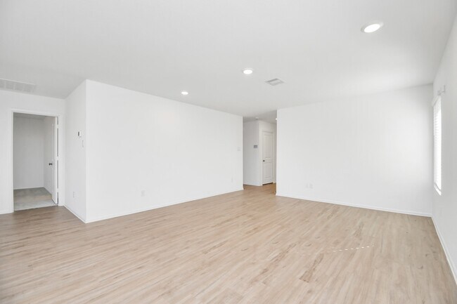 Building Photo - 27010 Breakaway Ln