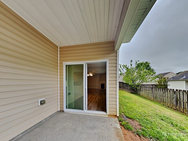 Building Photo - 100 Plumeria St