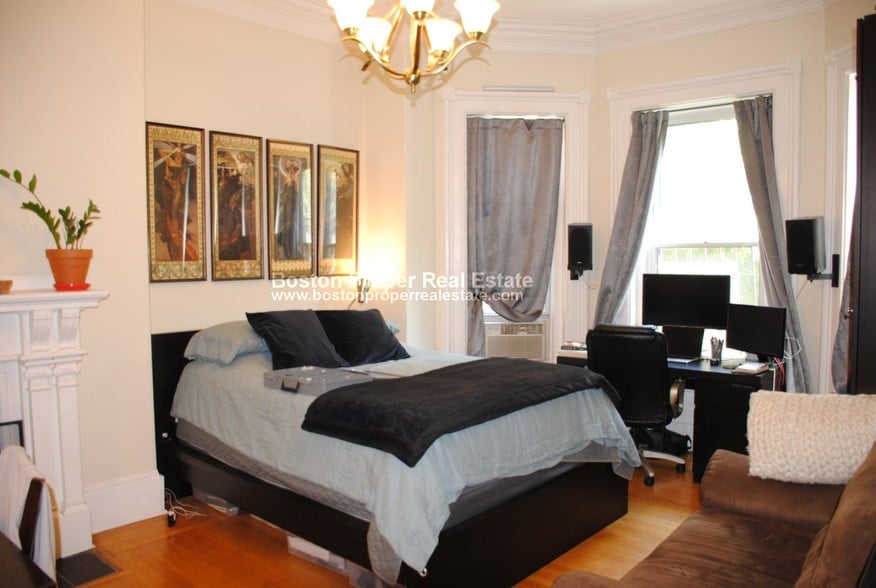 Building Photo - 387 Marlborough St