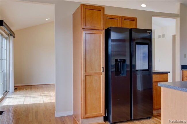 Building Photo - 45898 Grant Ct