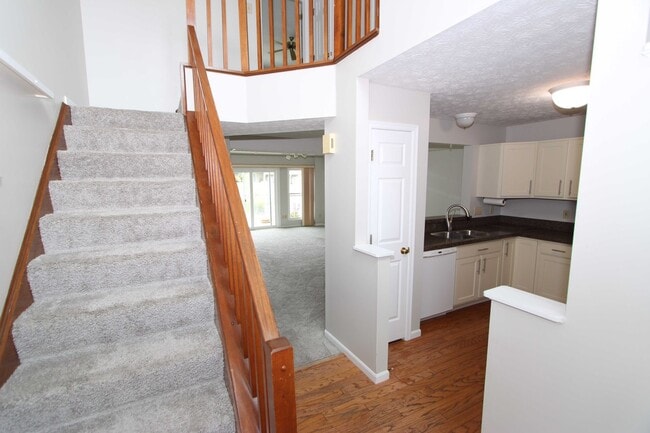 Building Photo - 2 Bedroom 1 and half Bathroom Single Family House