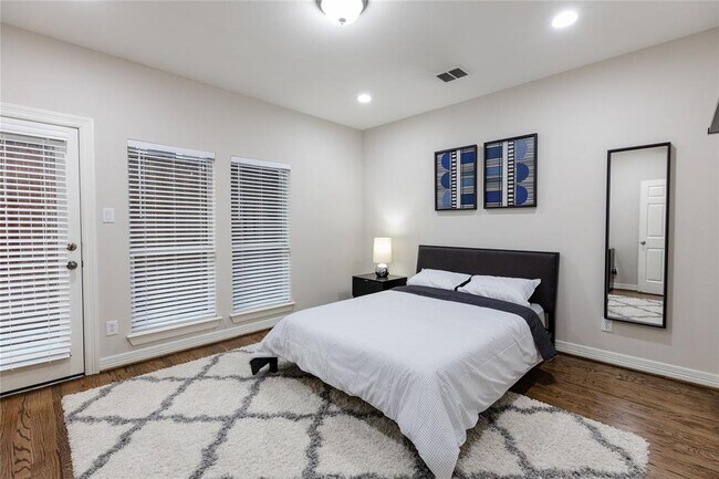 Building Photo - 2619 Colby St