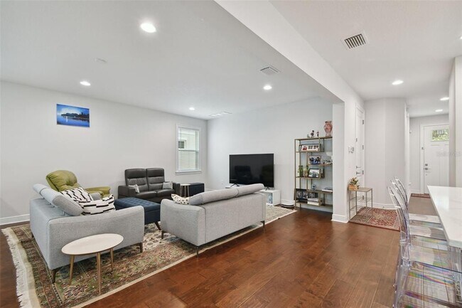 Building Photo - 5700 Interbay Blvd