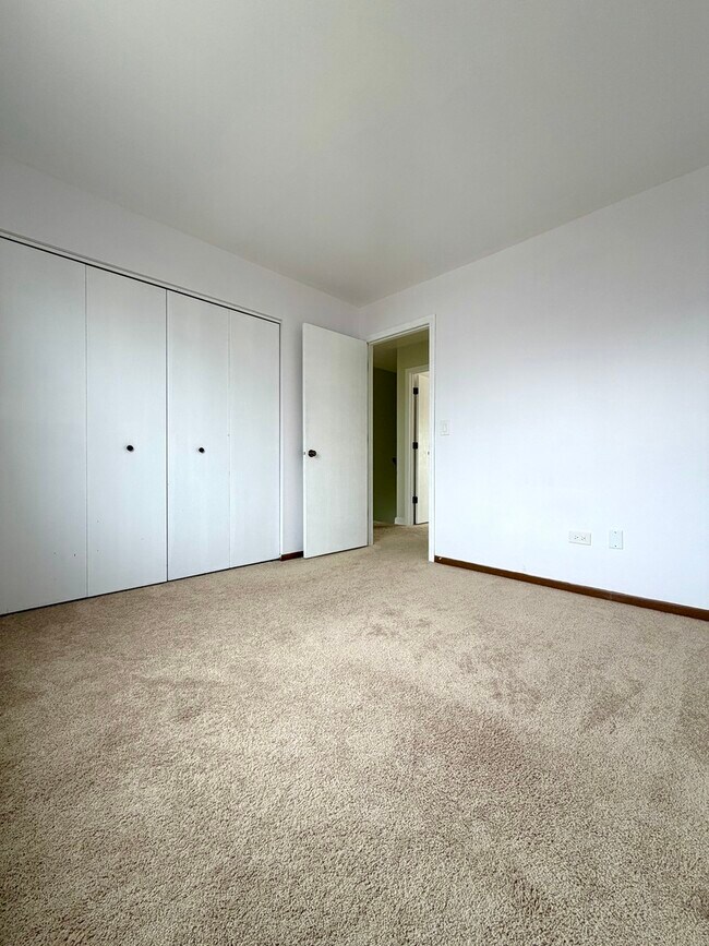 Building Photo - 665 Lakewood Farms Dr