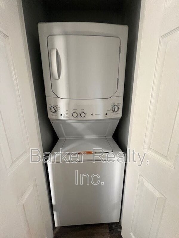 Building Photo - 1602-C Pender Street