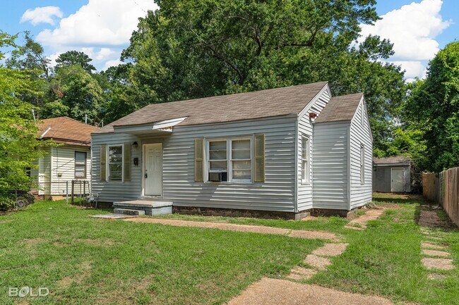 Building Photo - 3920 Huston St