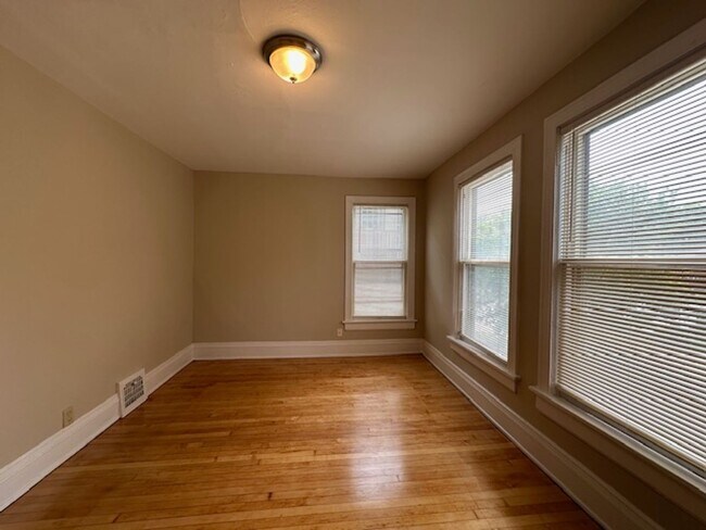 Building Photo - 2724-2726 N Murray Duplex