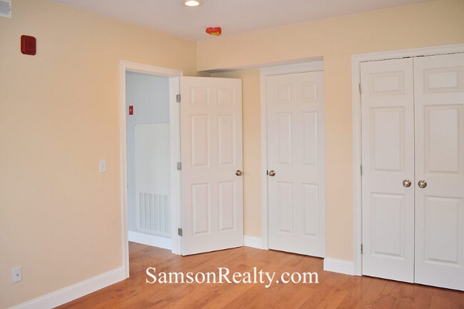 Building Photo - 387 Wickenden St