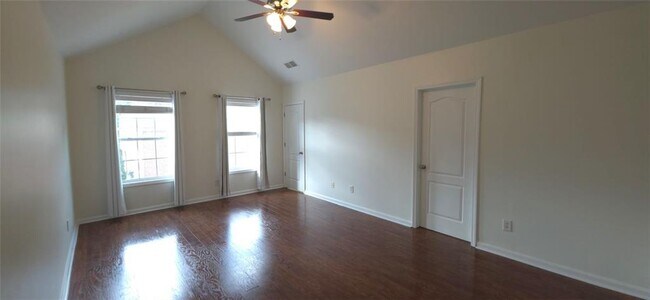 Building Photo - 561 Woodland Park Terrace