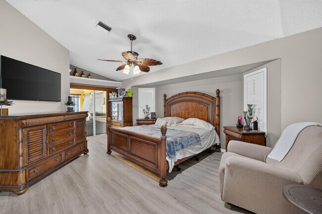 Building Photo - 3077 SE Galt Cir