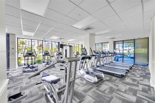 Building Photo - 2049 S Ocean Dr
