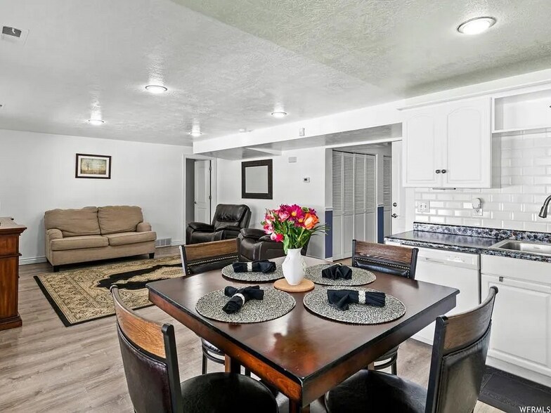 Building Photo - 6857 S Bateman Field Dr