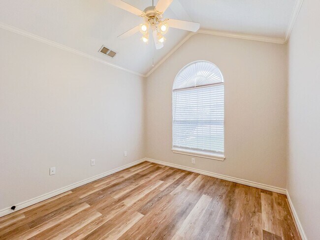 Building Photo - 4 bedroom 2.5 bathroom house in Cooper ISD with Solar!!