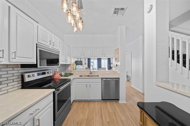 Building Photo - 10039 Poppy Hill Dr