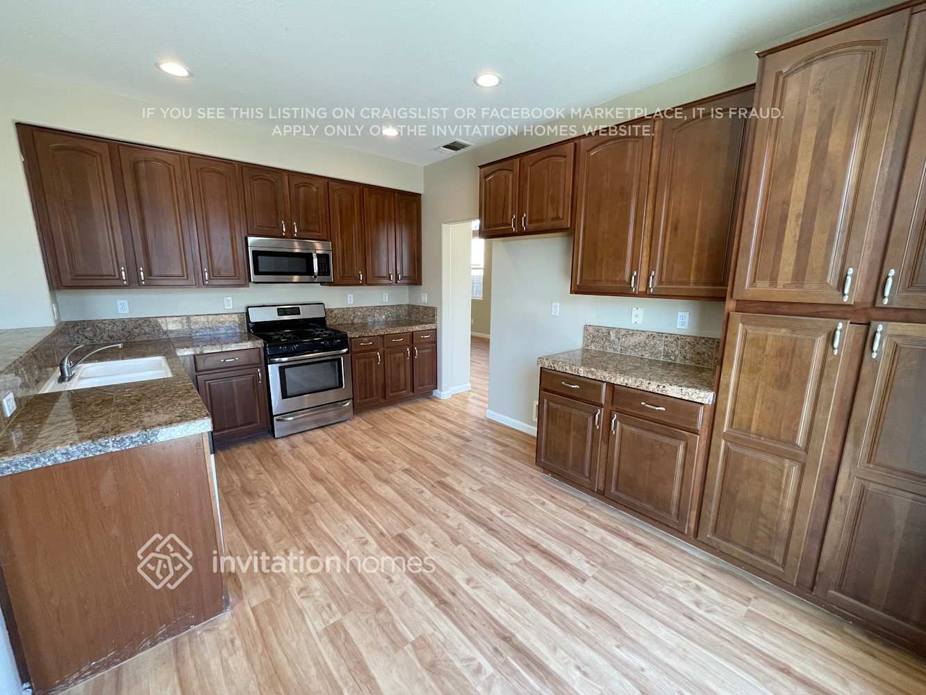 Building Photo - 116 Travertine Ave