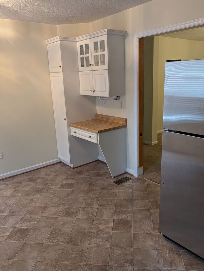 Building Photo - Spacious Home in Longhill Gate