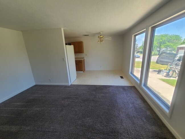 Building Photo - 117 Ranch Dr