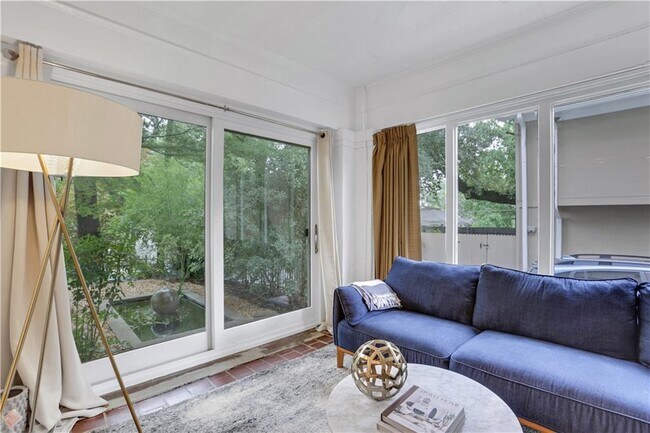 Building Photo - 355 8th St NE