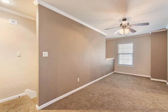 Building Photo - 120 Deraney Ln