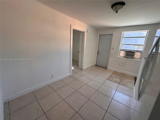 Building Photo - 1429 SW 3rd St