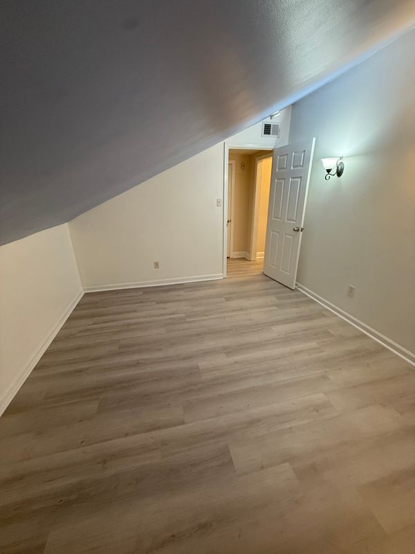 Building Photo - 525 Lee Rd