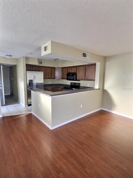 Building Photo - 13803 Fairway Island Dr