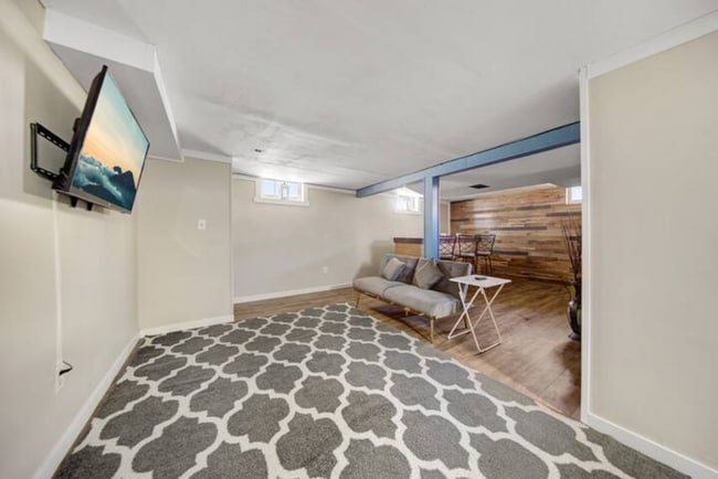 Building Photo - 1431 1st St SE