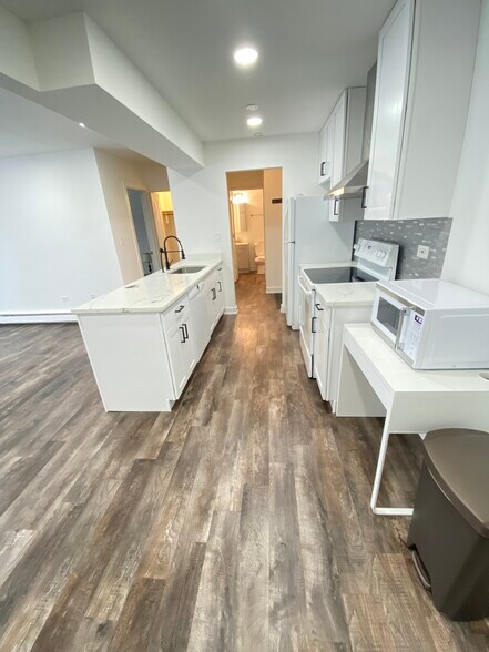 Building Photo - 7425 Brookdale Dr