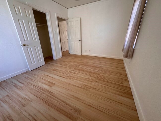 Building Photo - 1527 77th Ave