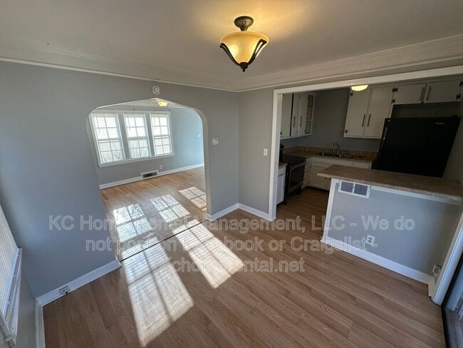 Building Photo - 4418 Sunrise Dr