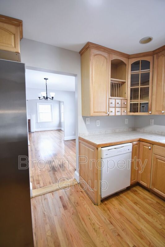 Building Photo - 702 Poole Dr