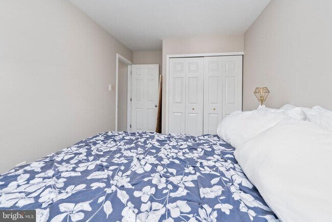 Building Photo - 1127 Kelfield Dr