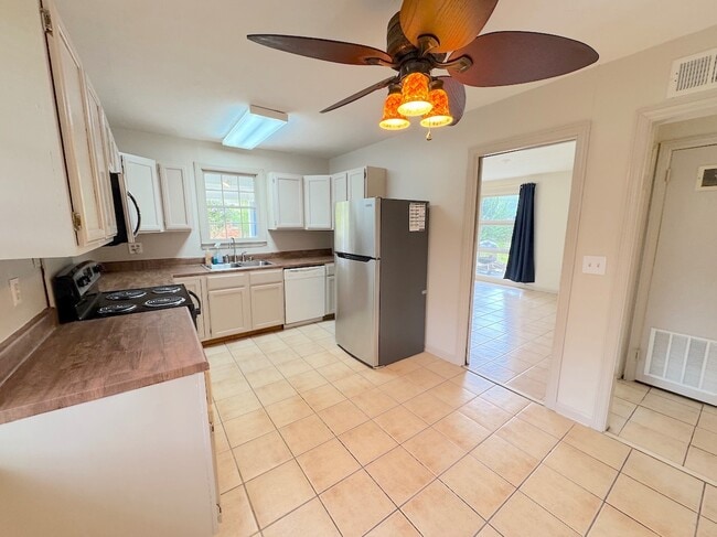 Building Photo - 106 Paradise Dr