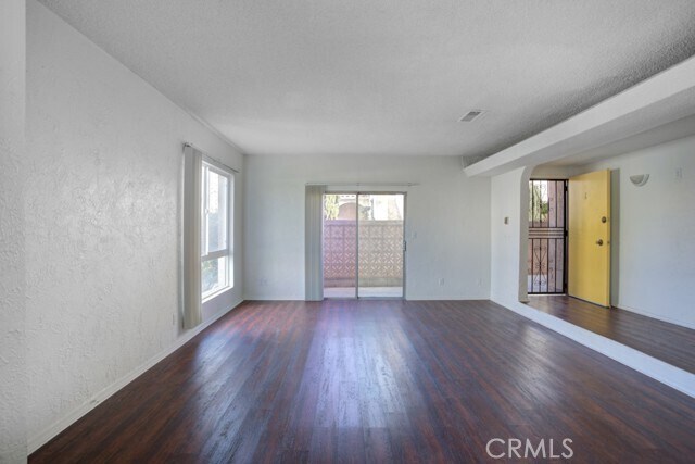Building Photo - 2232 S Sycamore Ave