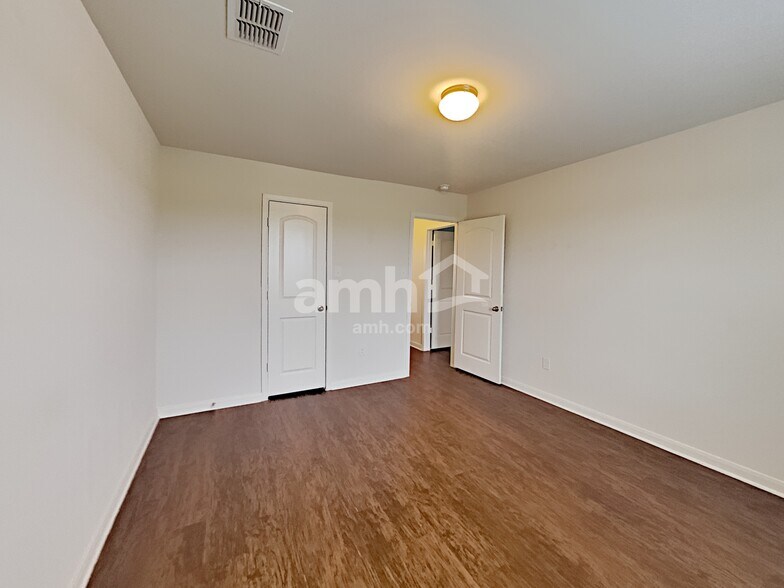 Building Photo - 12882 Cedarcreek Trail