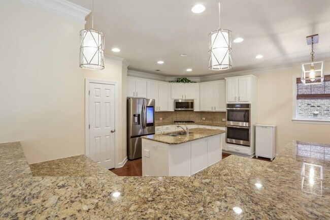 Building Photo - 1641 Danbury Parc Pl