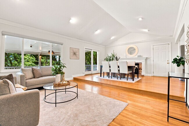 Building Photo - Spacious 4-bedroom 2-Bath in Desirable Area in Walnut Creek!