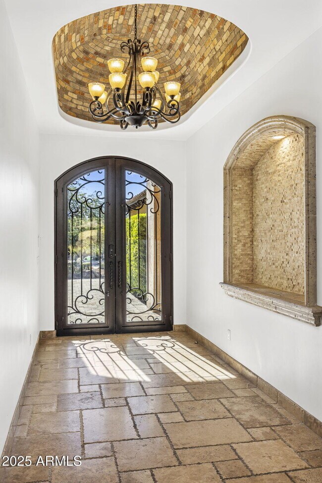 Building Photo - 9222 E Rimrock Dr