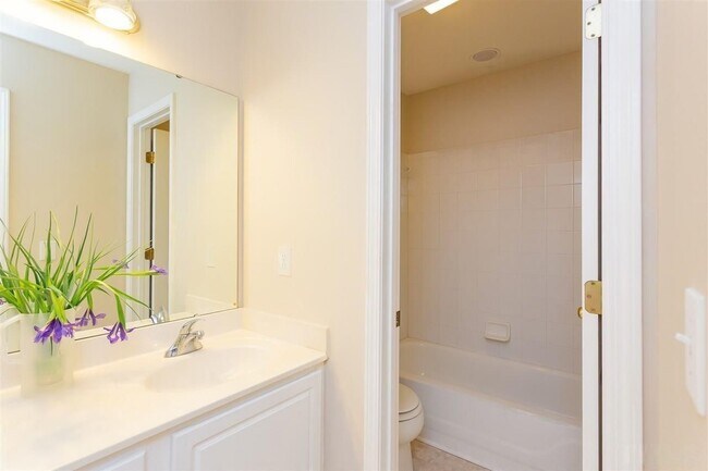 Building Photo - 105 Dairy Ct