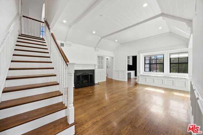 Building Photo - 4316 N Clybourn Ave