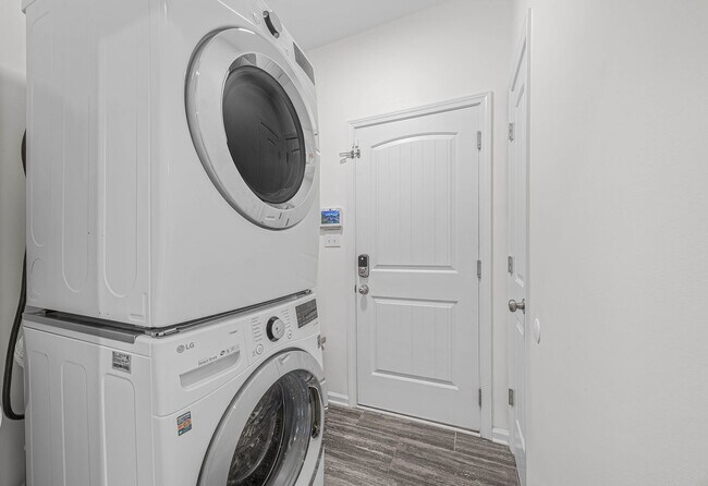 Building Photo - Pet Friendly Four Bedroom!