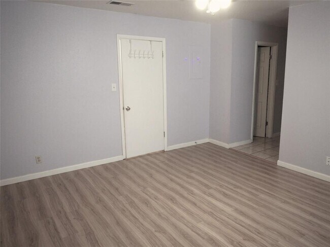 Building Photo - 6473 Hart Ln