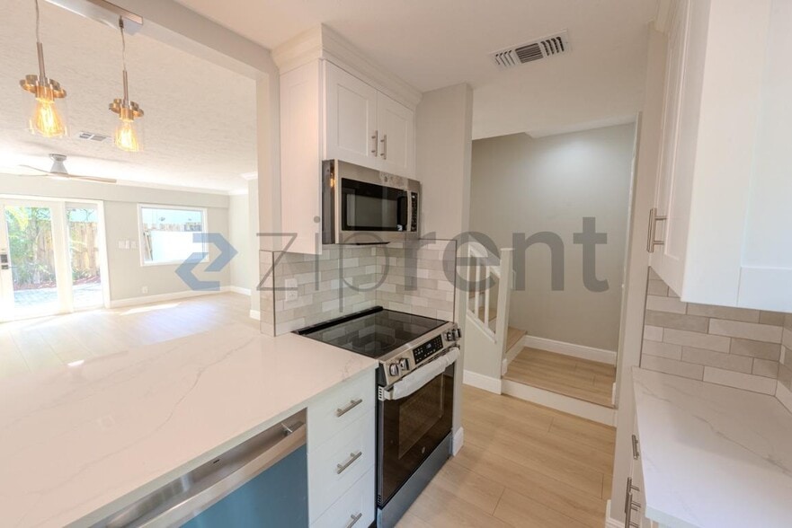 Building Photo - Unit A