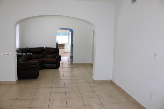 Building Photo - 2253 SW 10th St