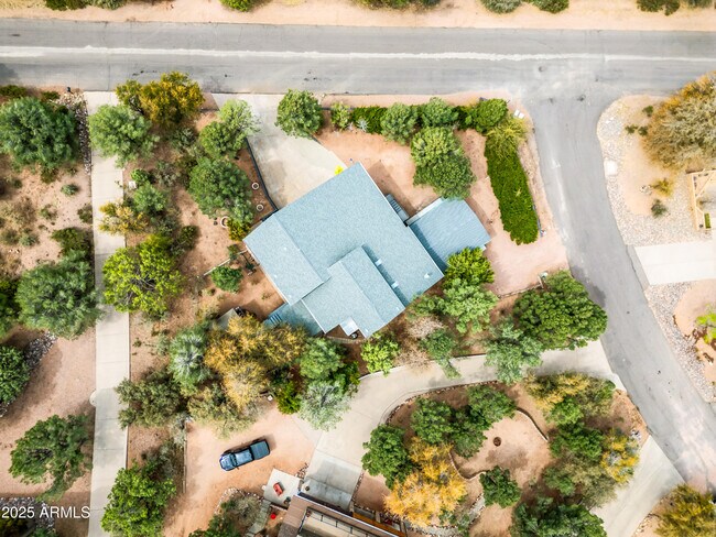 Building Photo - 1207 N Arrowhead Dr