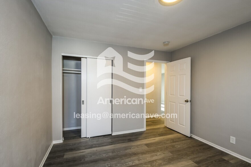 Building Photo - 630 W Adams St