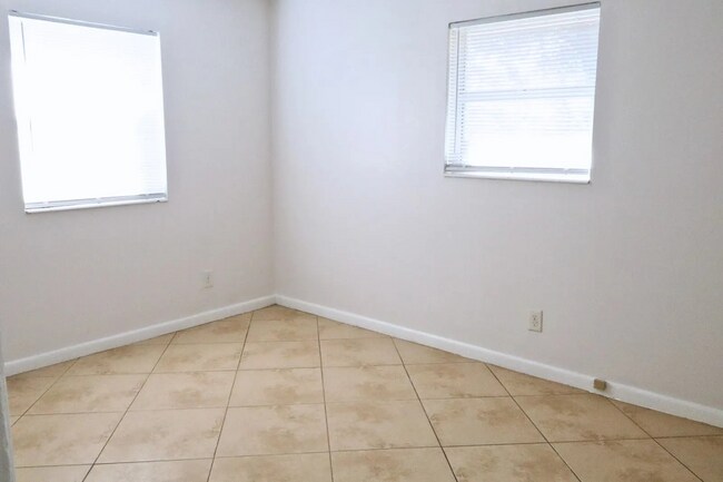 Building Photo - "Charming 3-Bed Home in Mary Esther!"